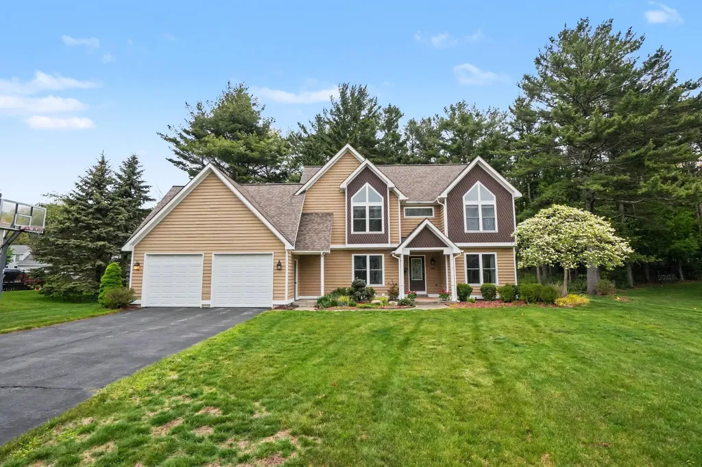205 Woodlark Court Park Township MI 49424