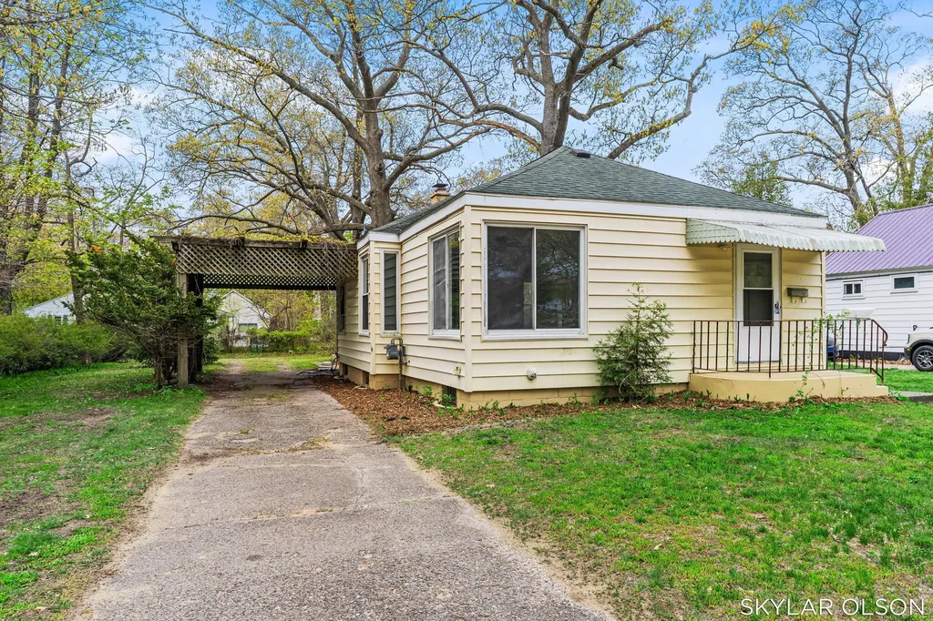 2153 Philo Avenue Muskegon City MI 49441