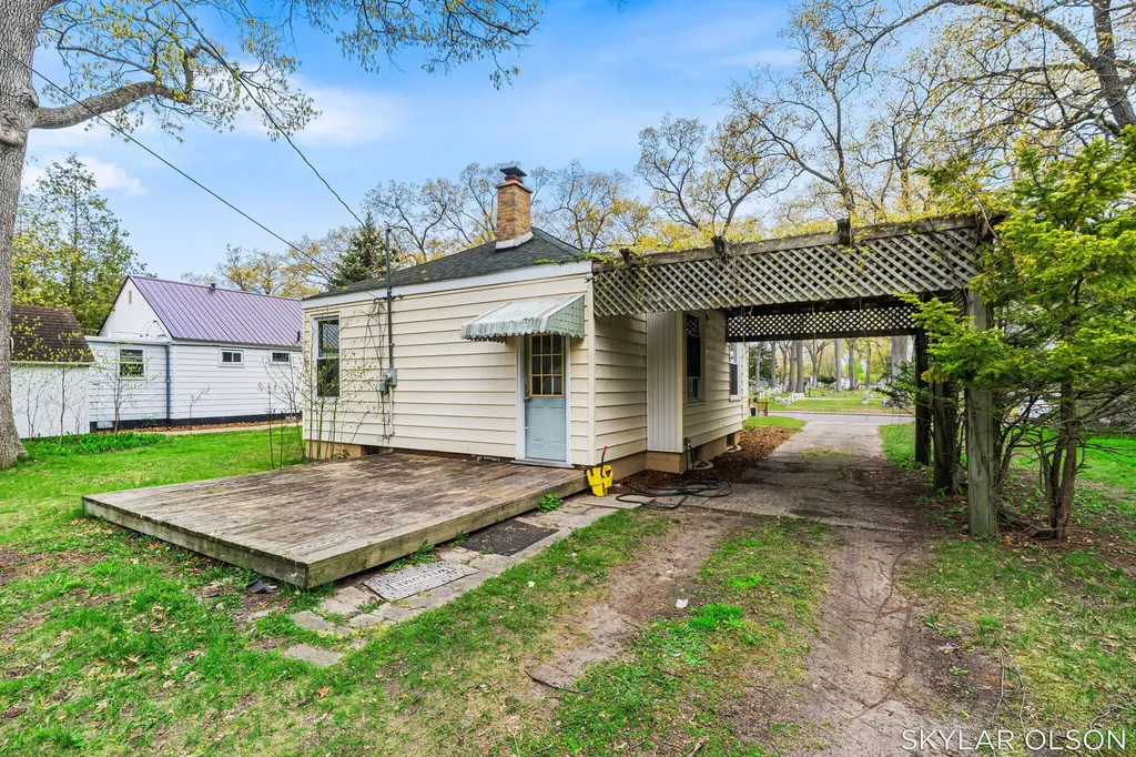 2153 Philo Avenue Muskegon City MI 49441
