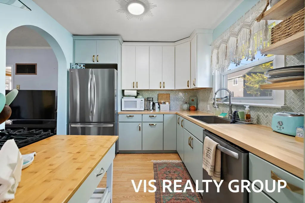 508 Monroe Avenue Grand Haven City MI 49417