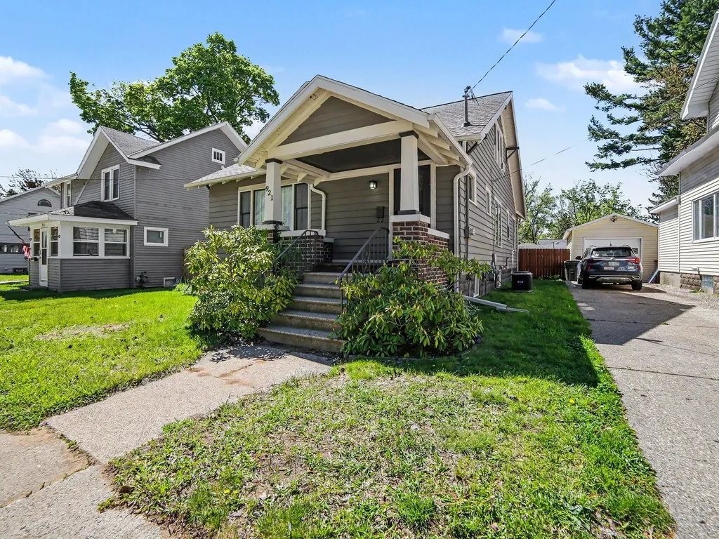 921 Ireland Avenue Muskegon City MI 49441