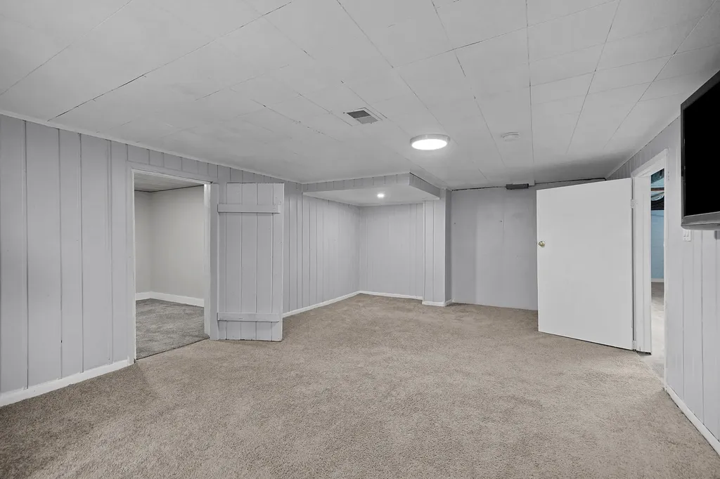 1605 Bridge Street NW Grand Rapids City MI 49504