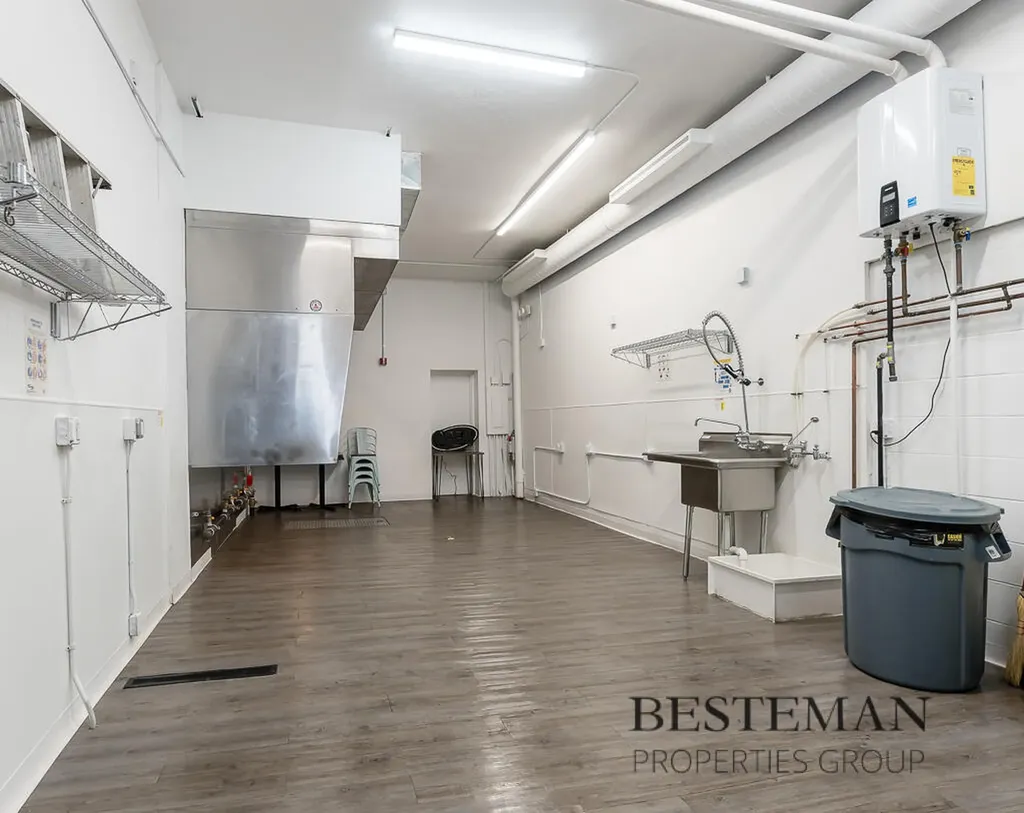 557 W Western Avenue Muskegon City MI 49440
