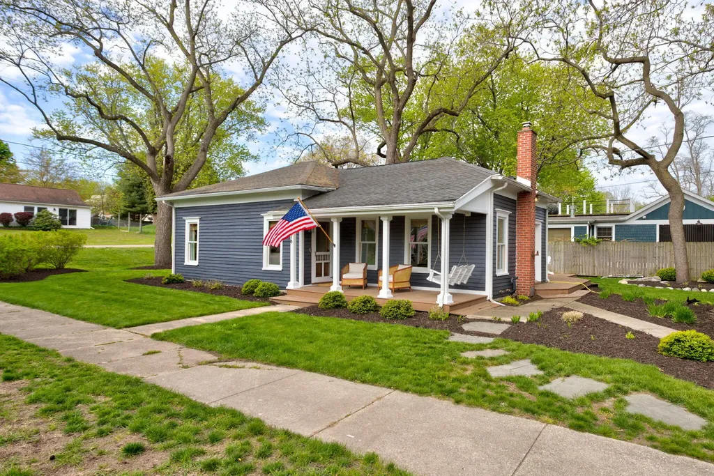 118 S Spring Street Unknown City MI 49406