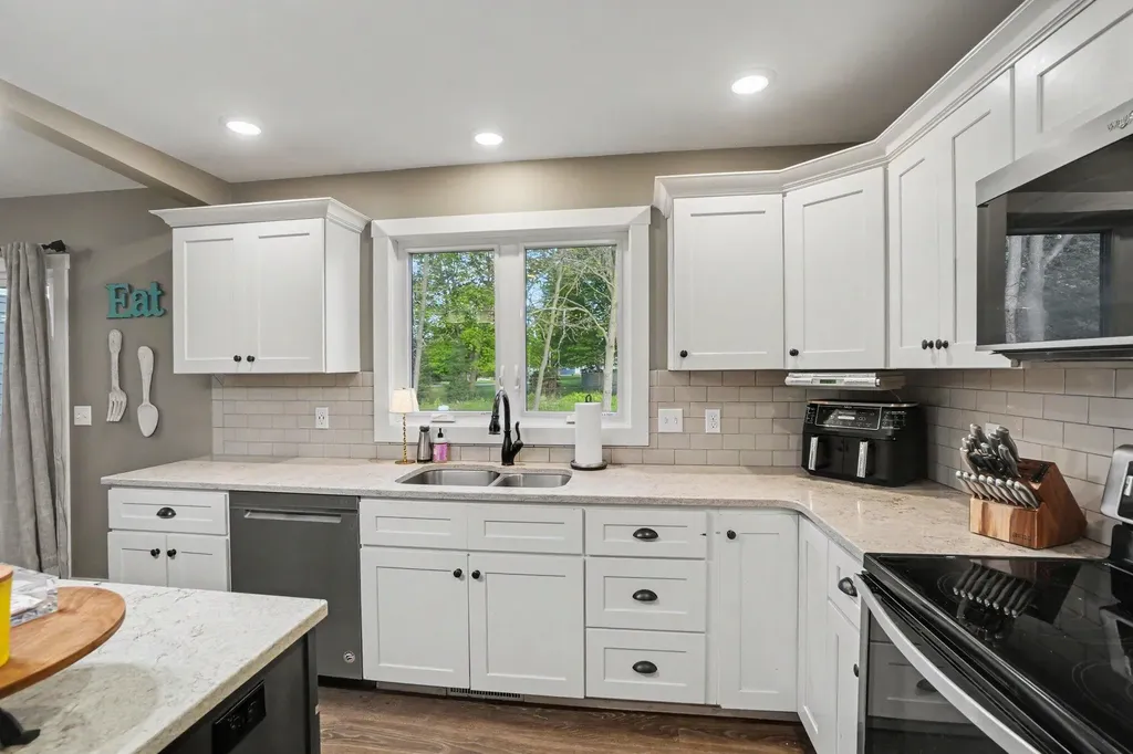 6587 Alward Drive Georgetown Charter Township MI 49426