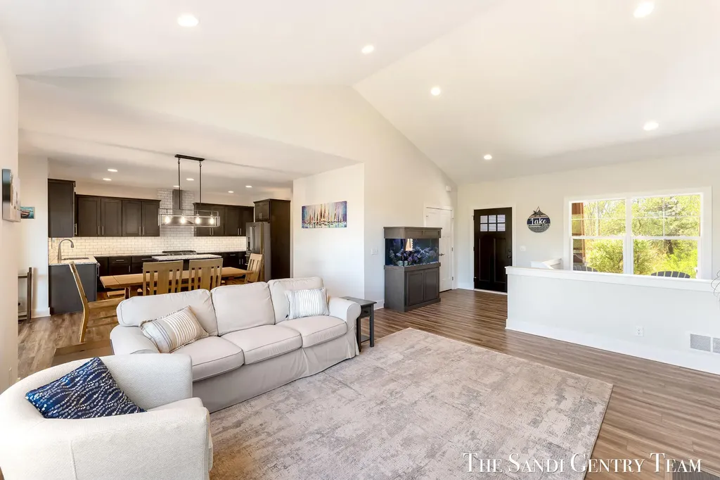 17940 Cove Street Ferrysburg City MI 49456
