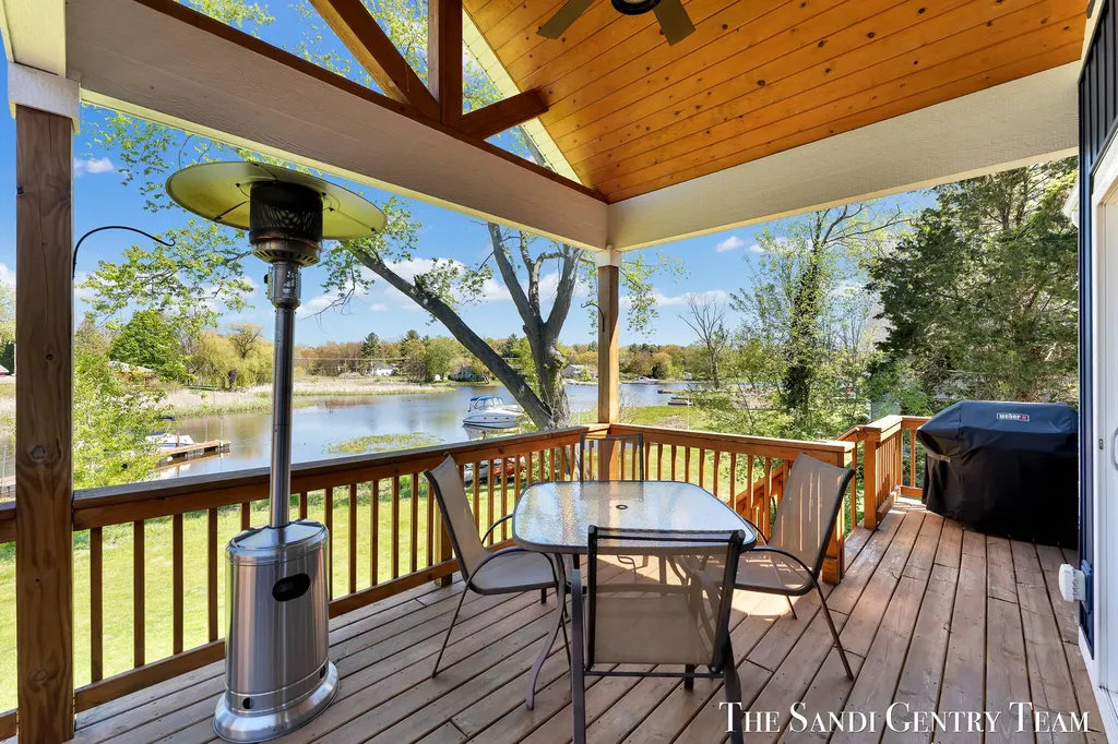 17940 Cove Street Ferrysburg City MI 49456