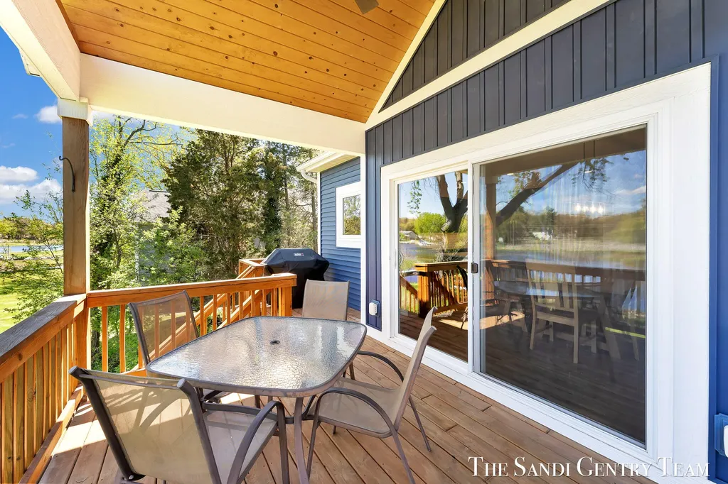 17940 Cove Street Ferrysburg City MI 49456