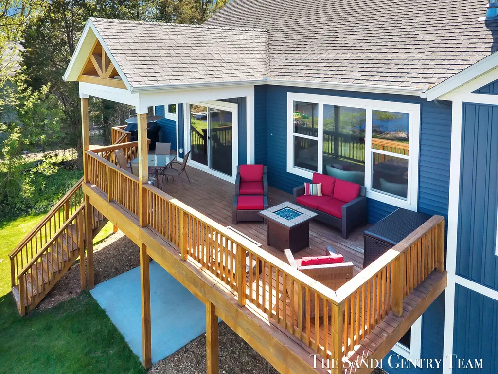 17940 Cove Street Ferrysburg City MI 49456