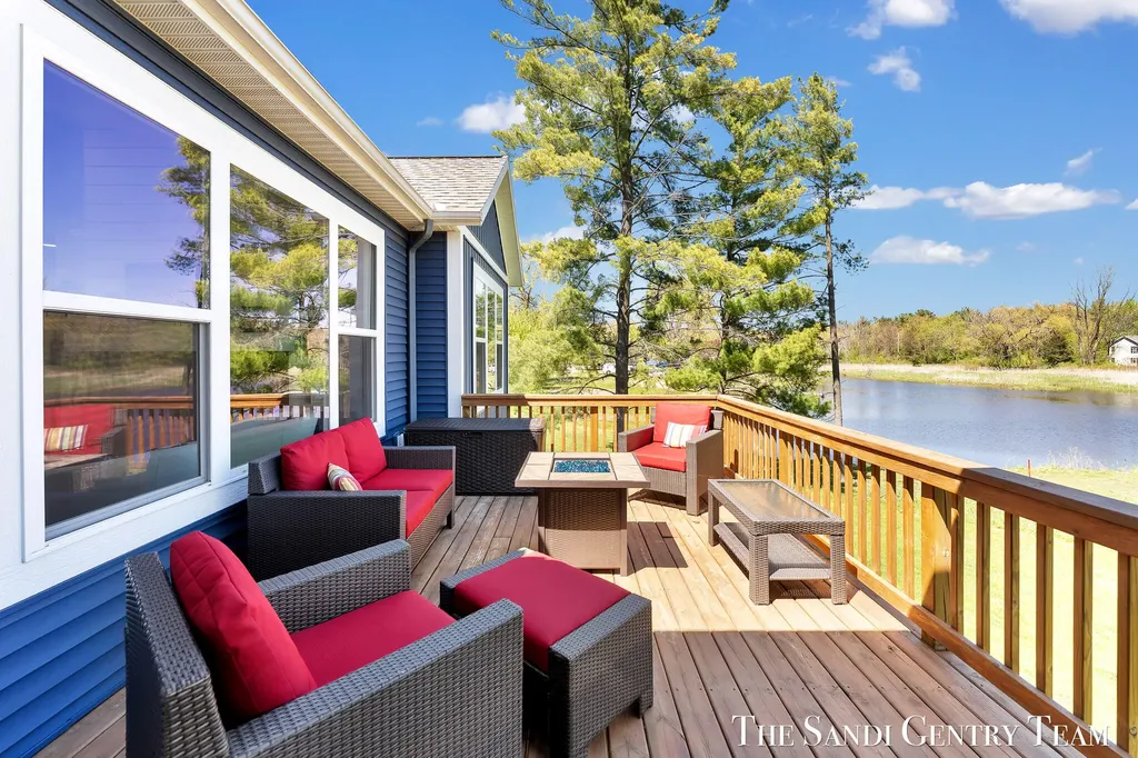 17940 Cove Street Ferrysburg City MI 49456