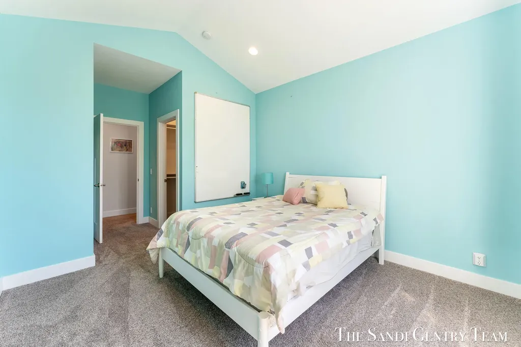 17940 Cove Street Ferrysburg City MI 49456