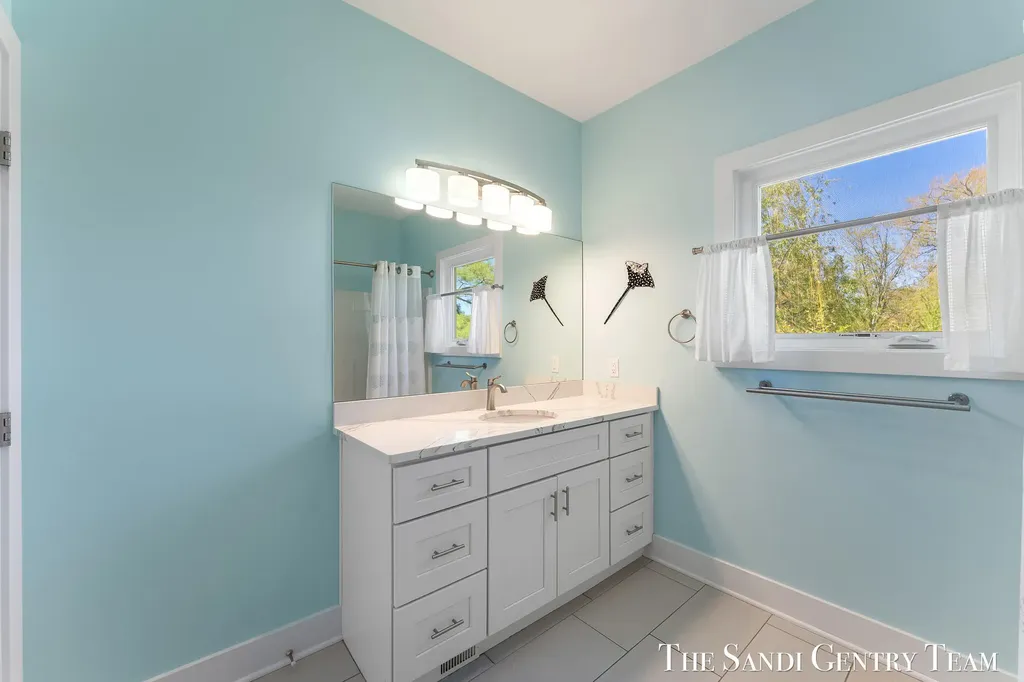17940 Cove Street Ferrysburg City MI 49456