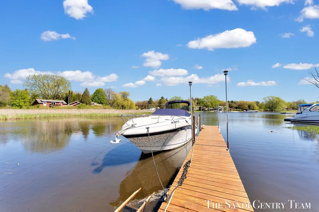 17940 Cove Street Ferrysburg City MI 49456