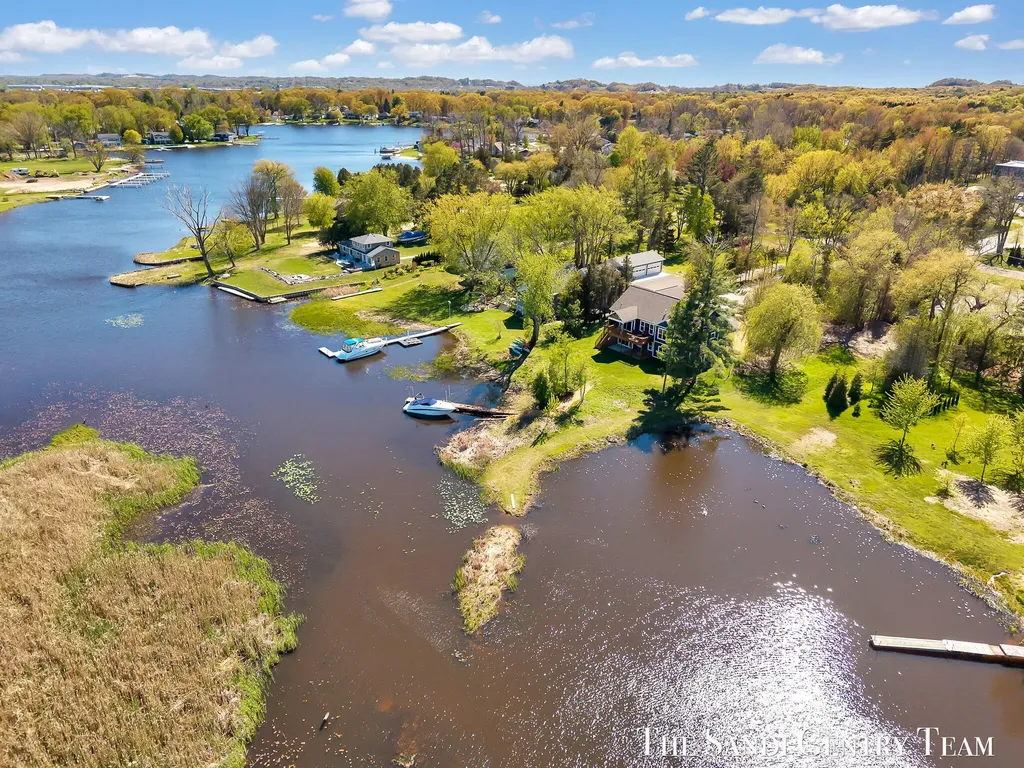 17940 Cove Street Ferrysburg City MI 49456