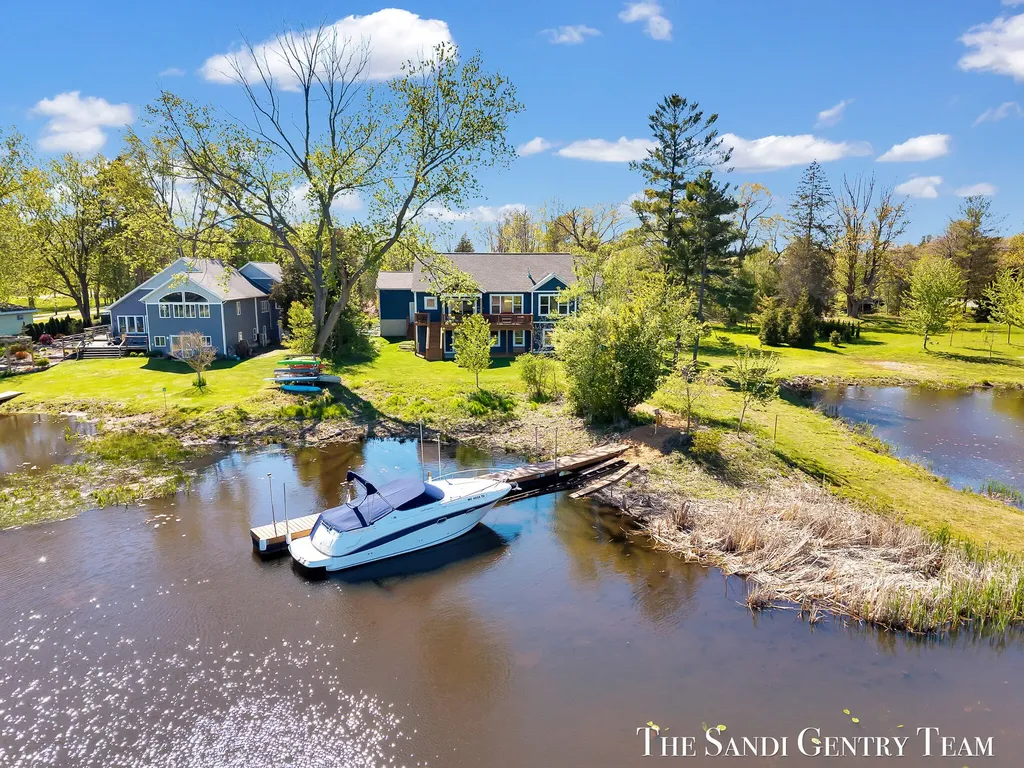 17940 Cove Street Ferrysburg City MI 49456