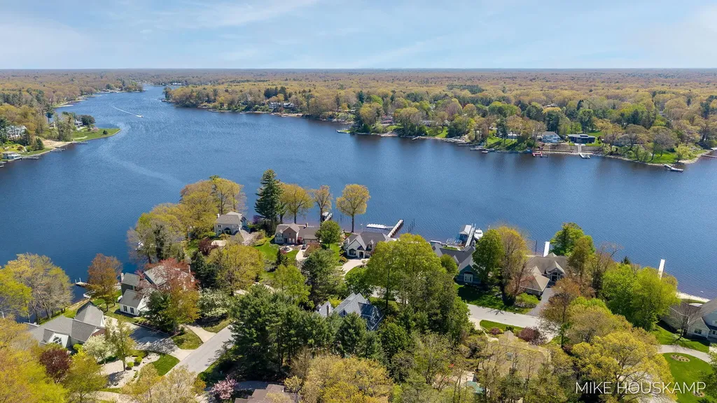 15945 Orchard Point Drive Spring Lake Township MI 49456