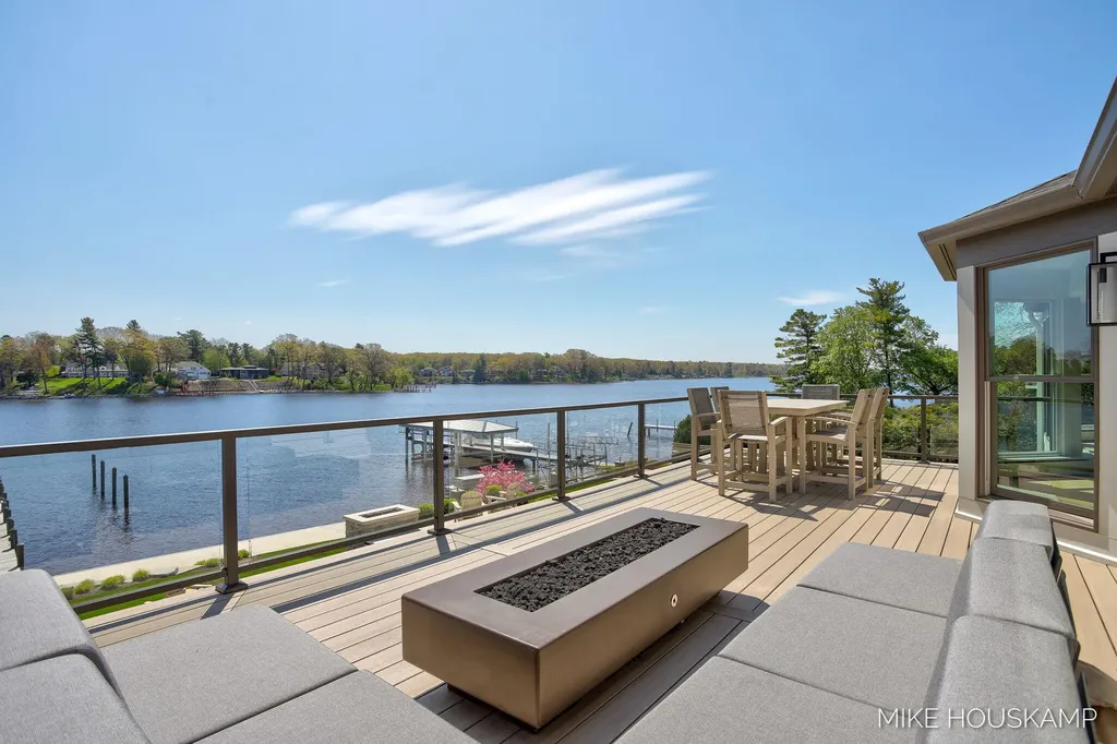 15945 Orchard Point Drive Spring Lake Township MI 49456