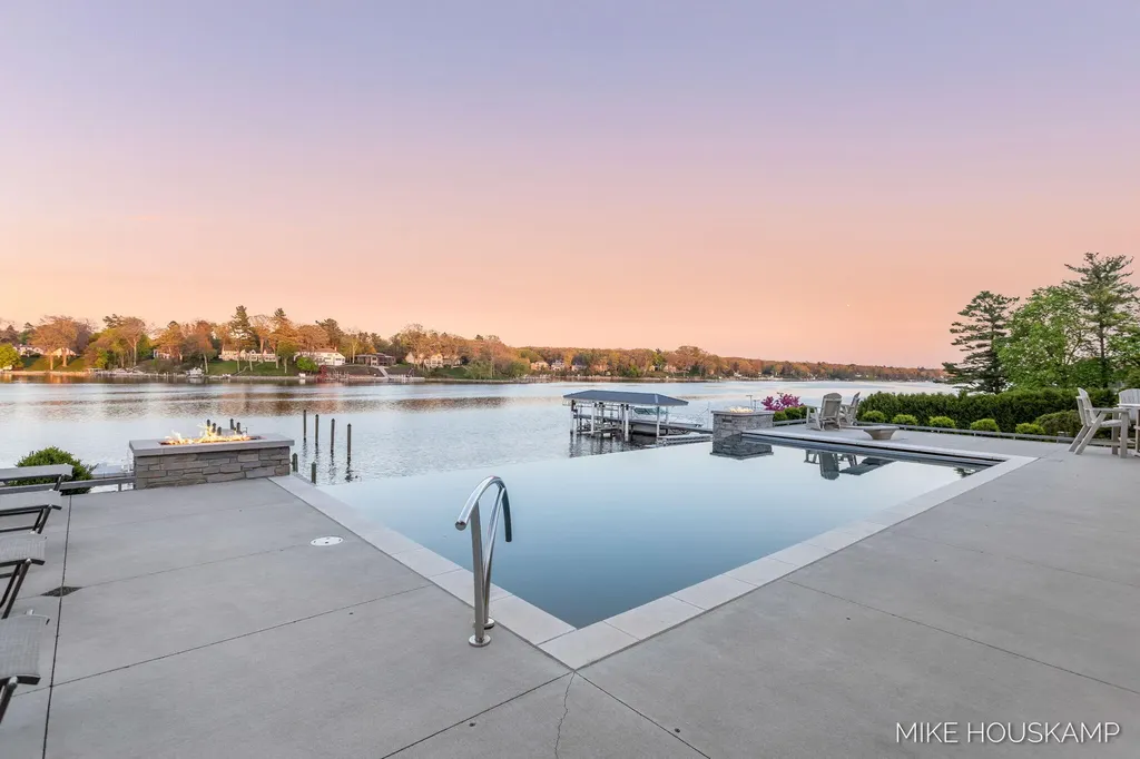 15945 Orchard Point Drive Spring Lake Township MI 49456