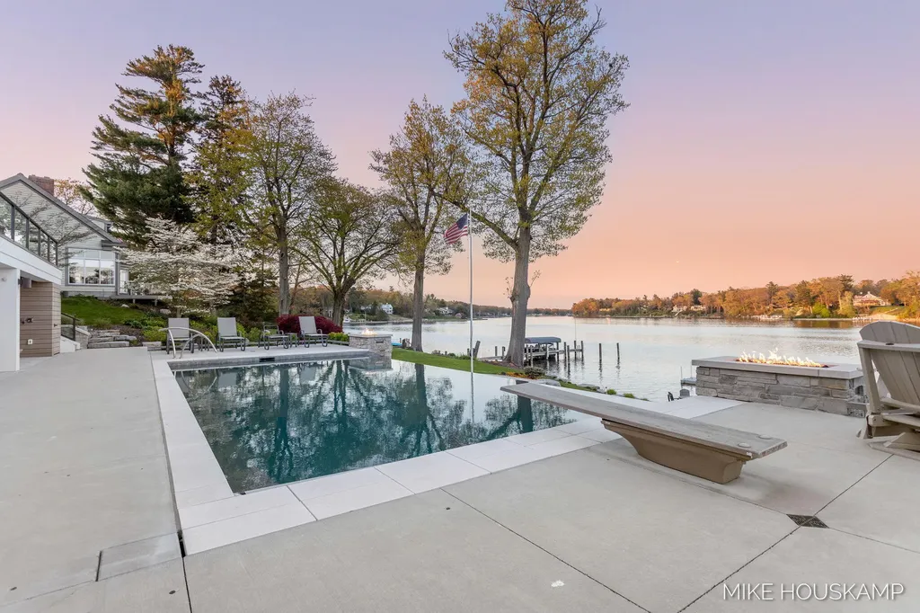 15945 Orchard Point Drive Spring Lake Township MI 49456