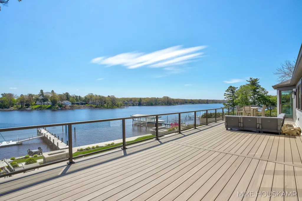 15945 Orchard Point Drive Spring Lake Township MI 49456