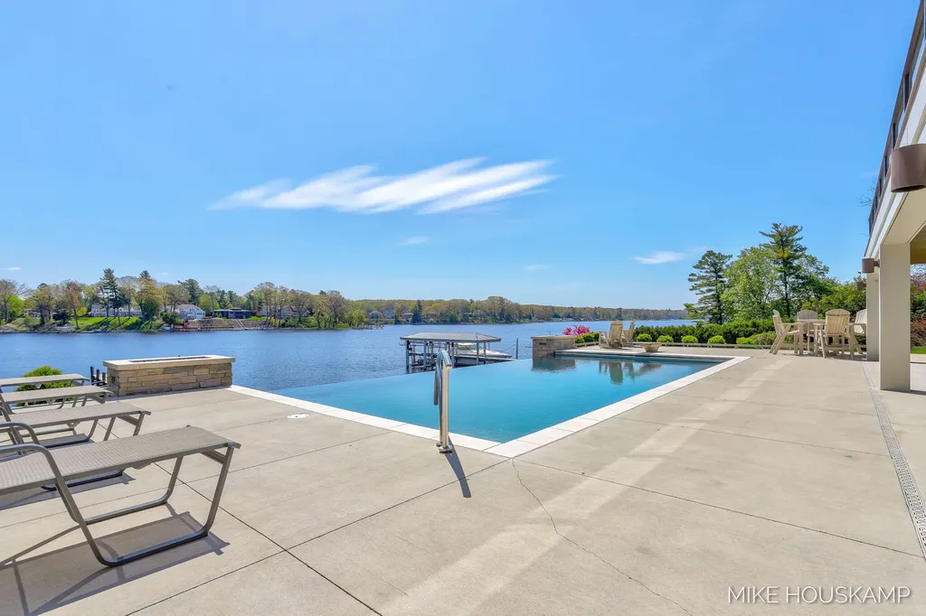 15945 Orchard Point Drive Spring Lake Township MI 49456
