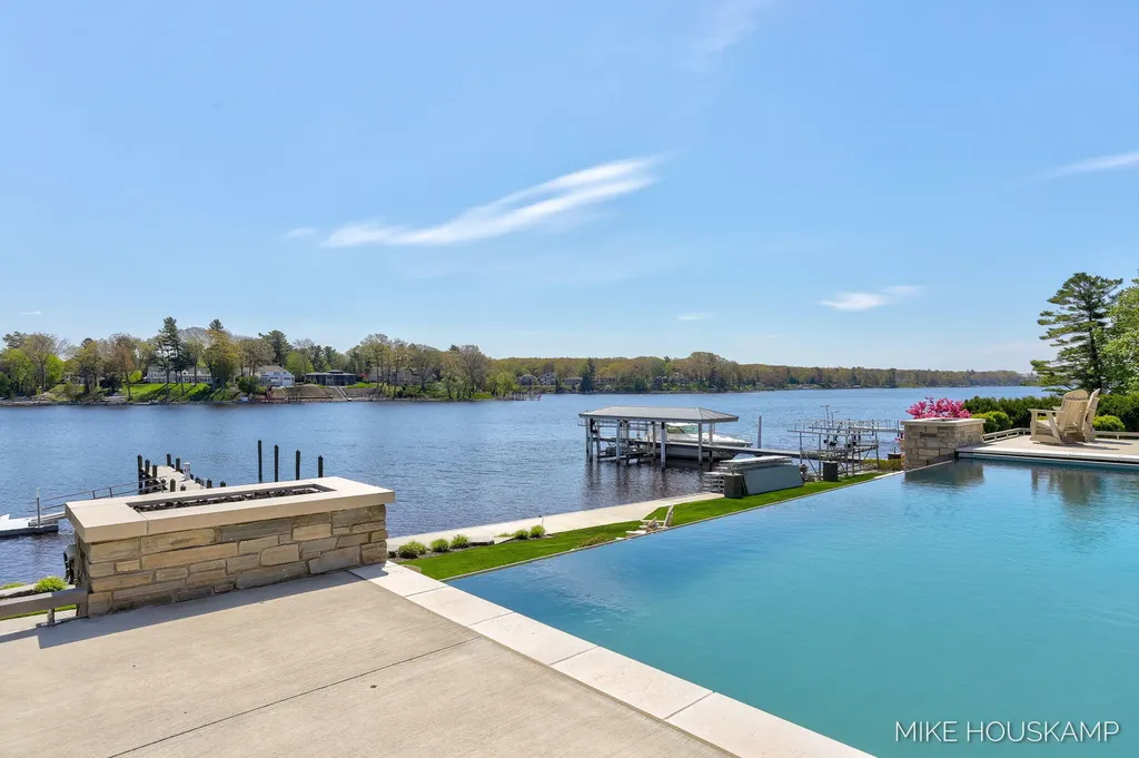 15945 Orchard Point Drive Spring Lake Township MI 49456