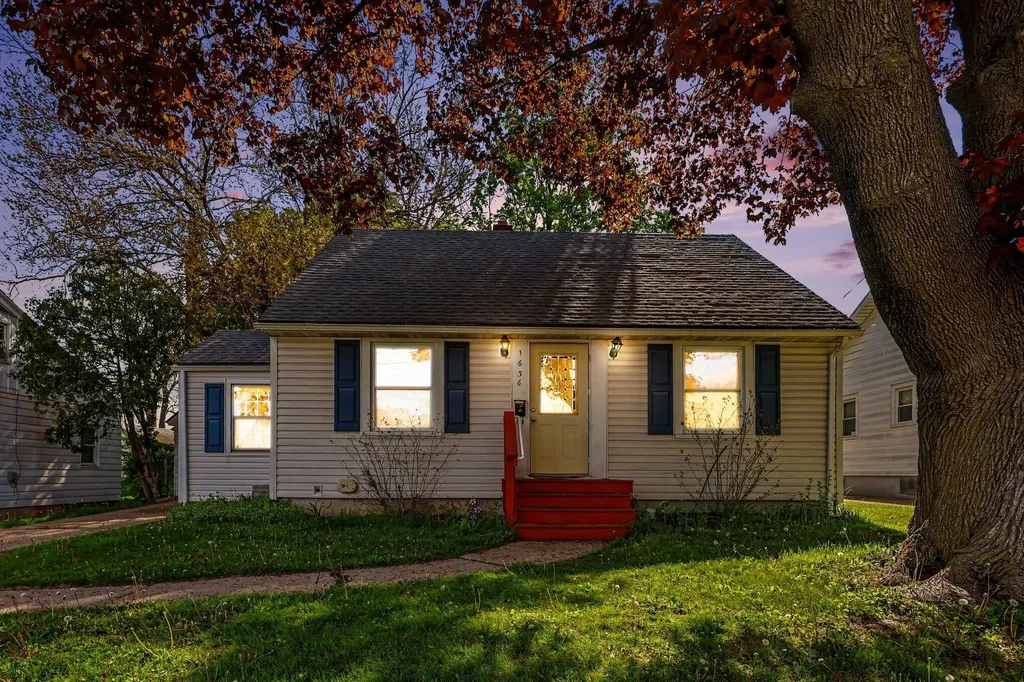 1636 Delwood Avenue SW Wyoming City MI 49509