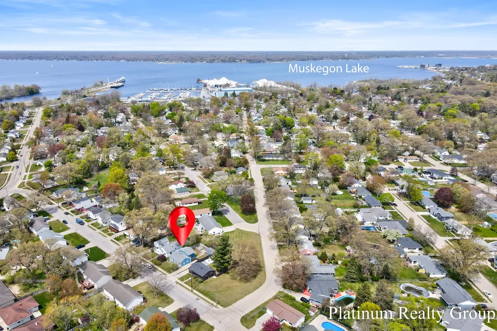 2390 Greenwood Street Muskegon City MI 49441
