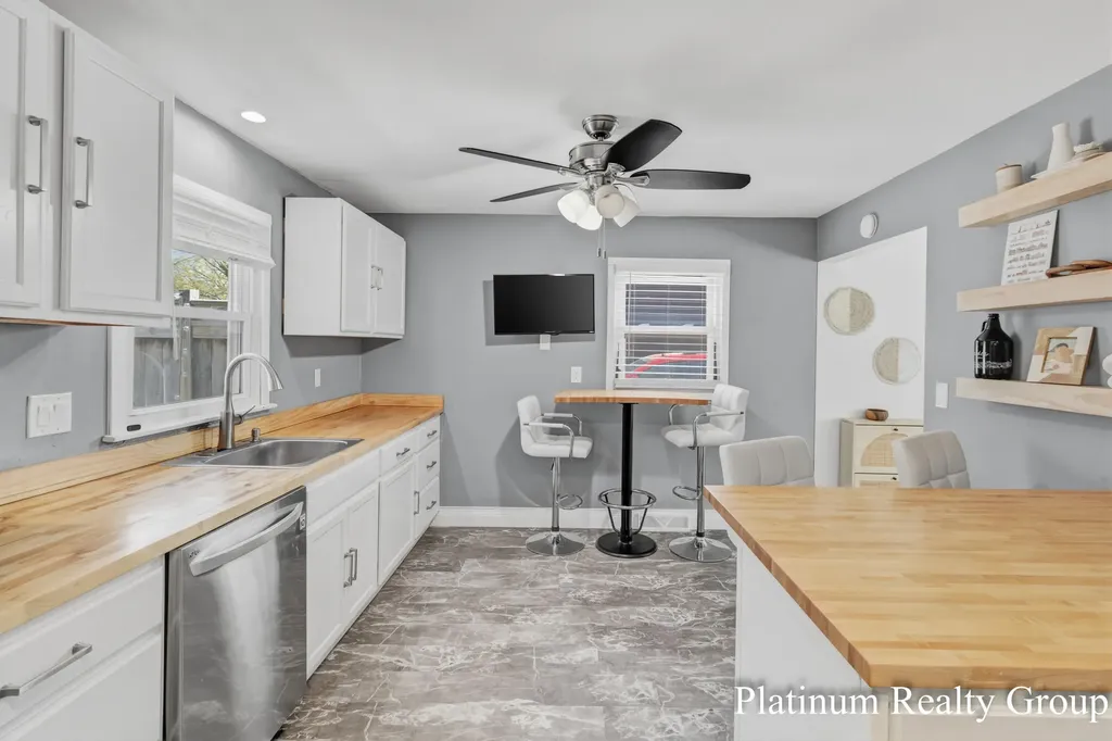 2390 Greenwood Street Muskegon City MI 49441