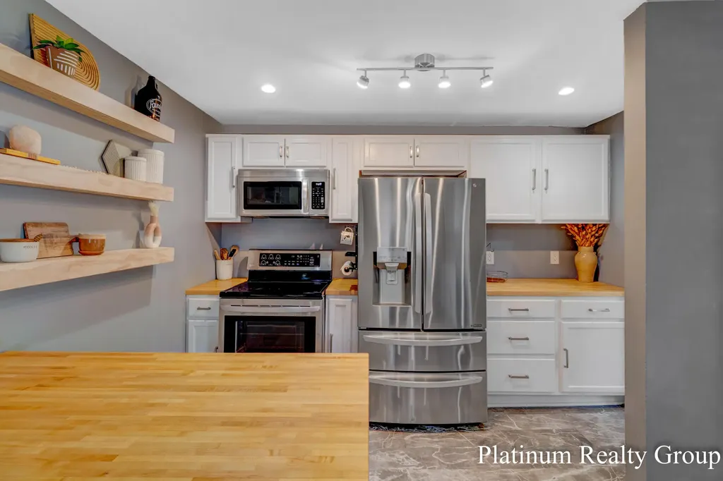 2390 Greenwood Street Muskegon City MI 49441