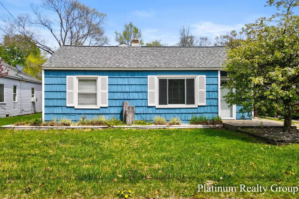 2390 Greenwood Street Muskegon City MI 49441