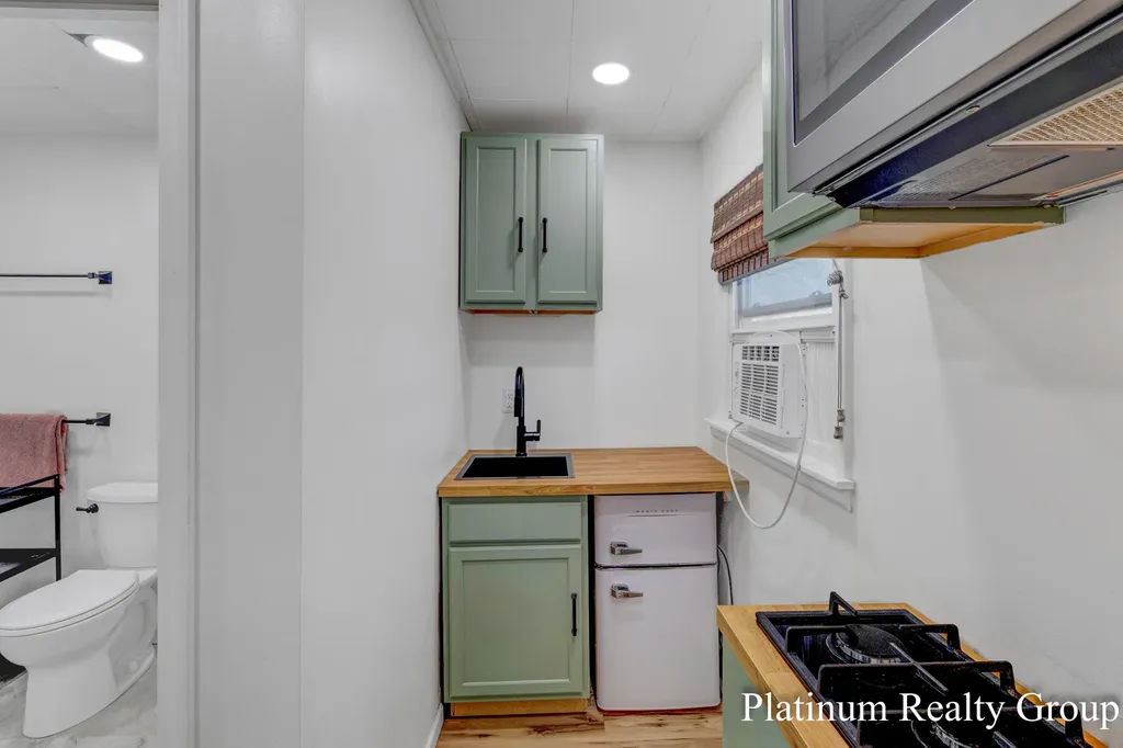 2390 Greenwood Street Muskegon City MI 49441