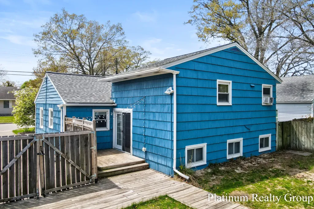 2390 Greenwood Street Muskegon City MI 49441
