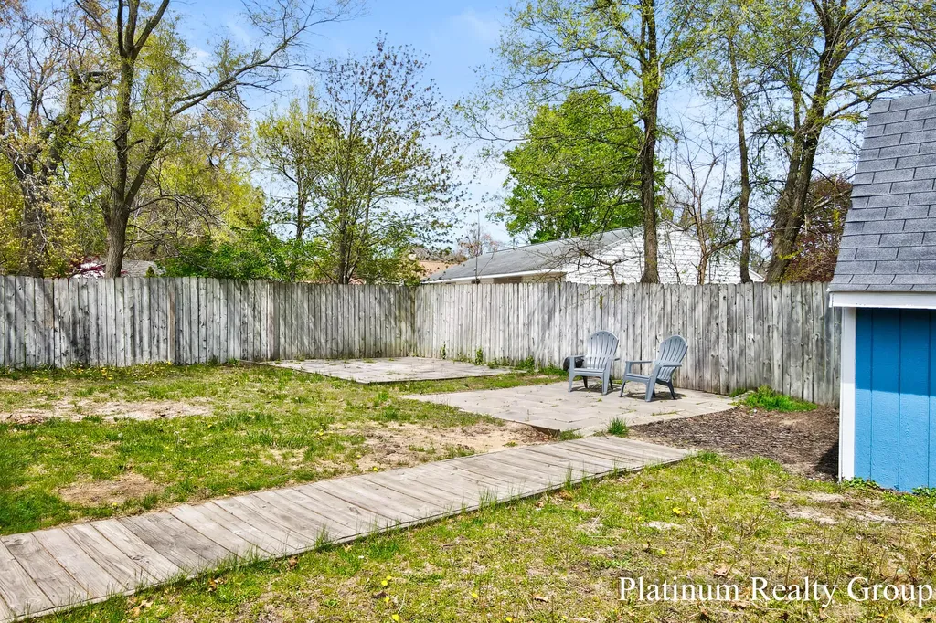 2390 Greenwood Street Muskegon City MI 49441