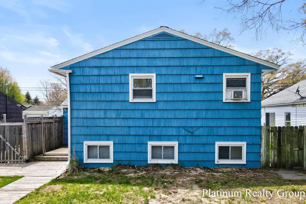 2390 Greenwood Street Muskegon City MI 49441