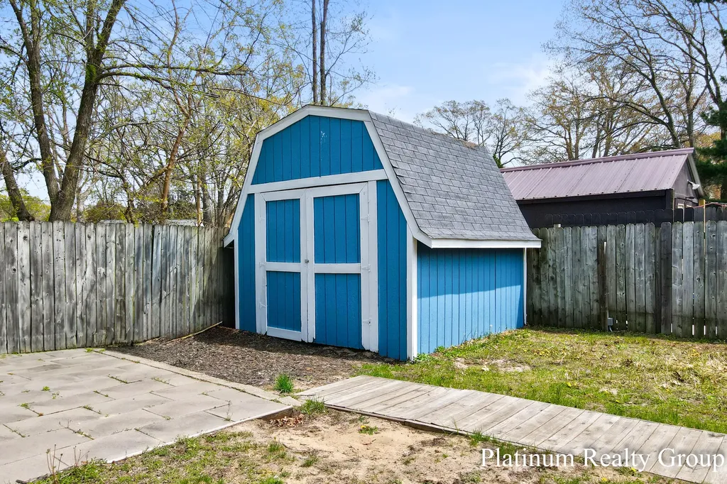 2390 Greenwood Street Muskegon City MI 49441