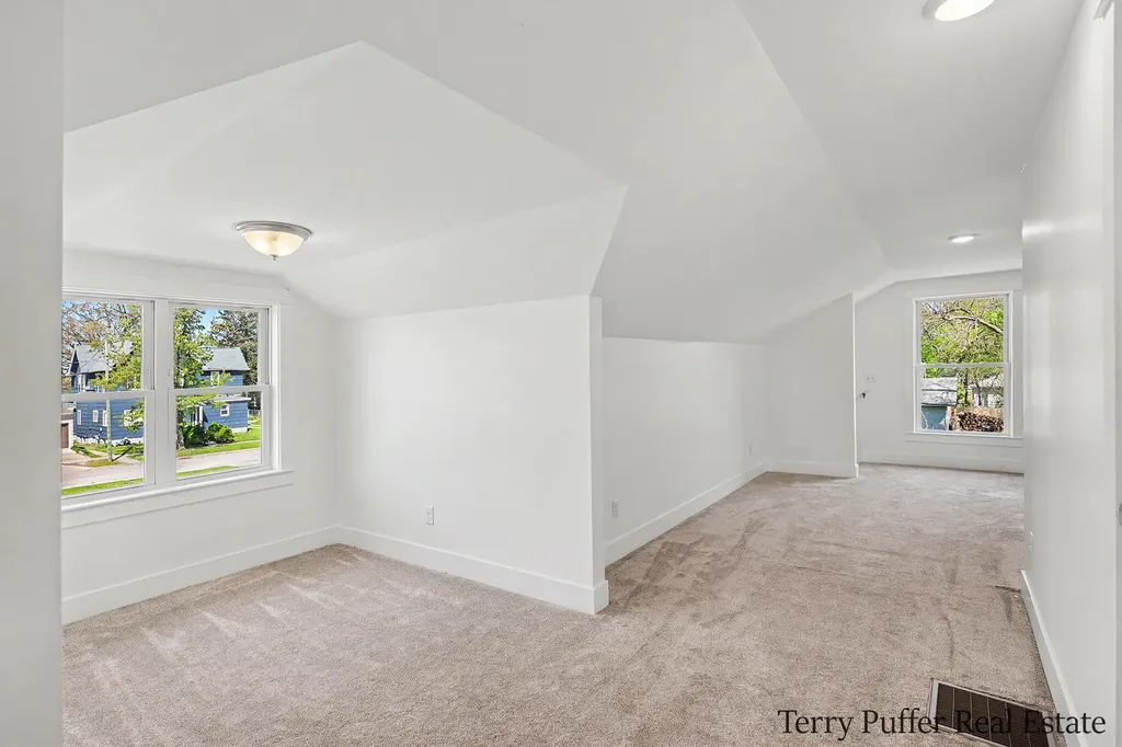 72 E Grand Avenue Muskegon City MI 49442