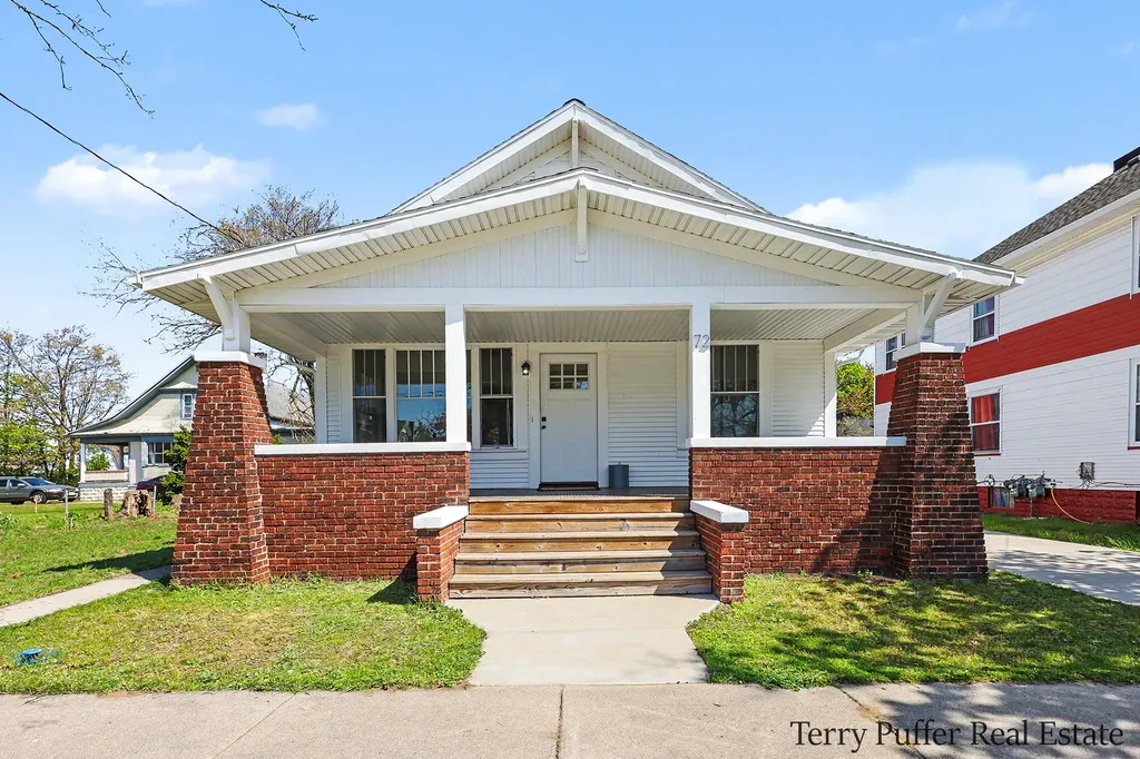 72 E Grand Avenue Muskegon City MI 49442