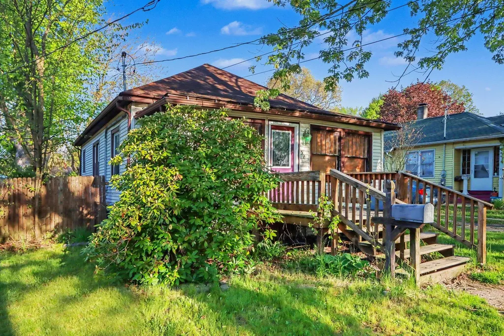 521 Gayle Avenue Kalamazoo Charter Township MI 49048