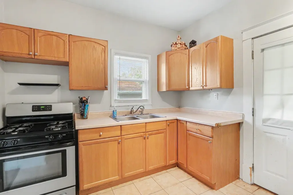 521 Gayle Avenue Kalamazoo Charter Township MI 49048
