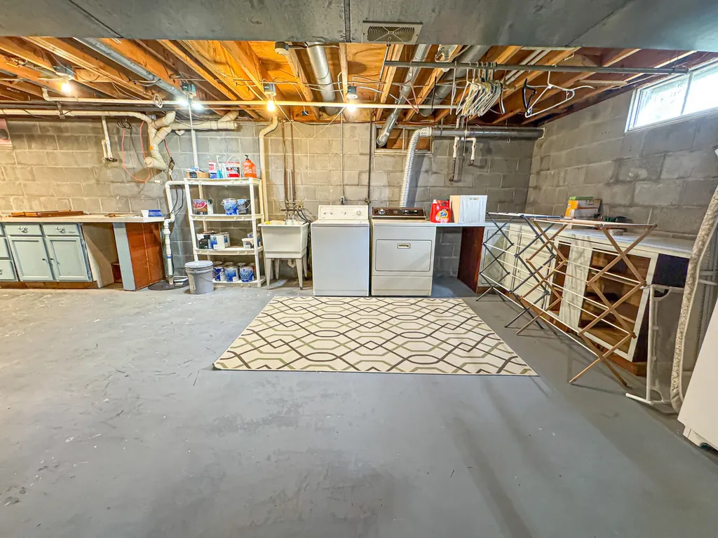 1086 Ivanhoe Drive Laketon Township MI 49445