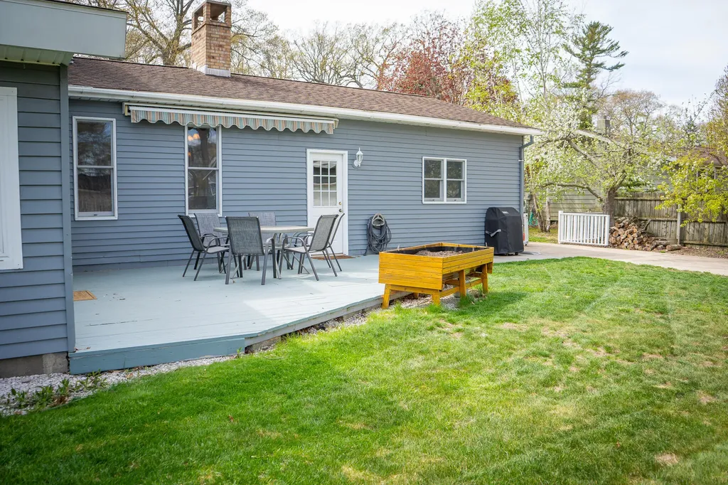 1086 Ivanhoe Drive Laketon Township MI 49445