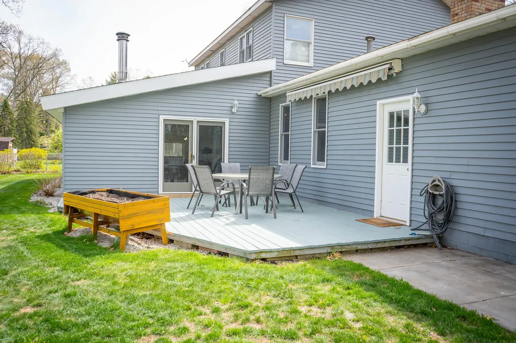 1086 Ivanhoe Drive Laketon Township MI 49445
