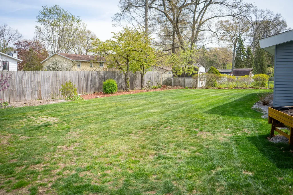 1086 Ivanhoe Drive Laketon Township MI 49445