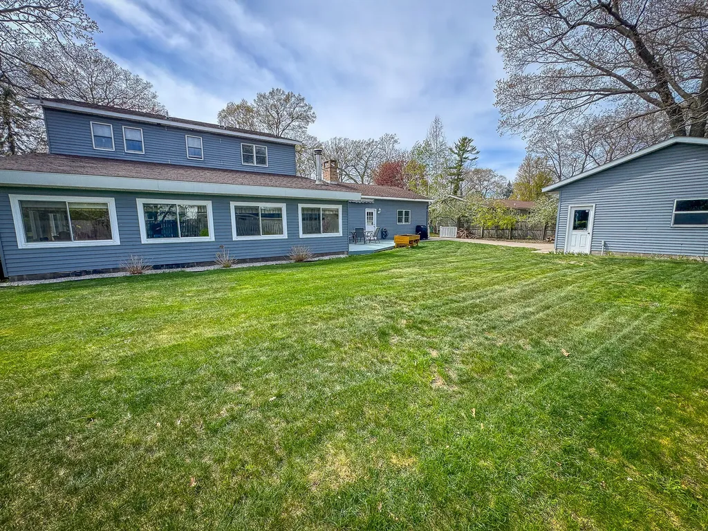 1086 Ivanhoe Drive Laketon Township MI 49445
