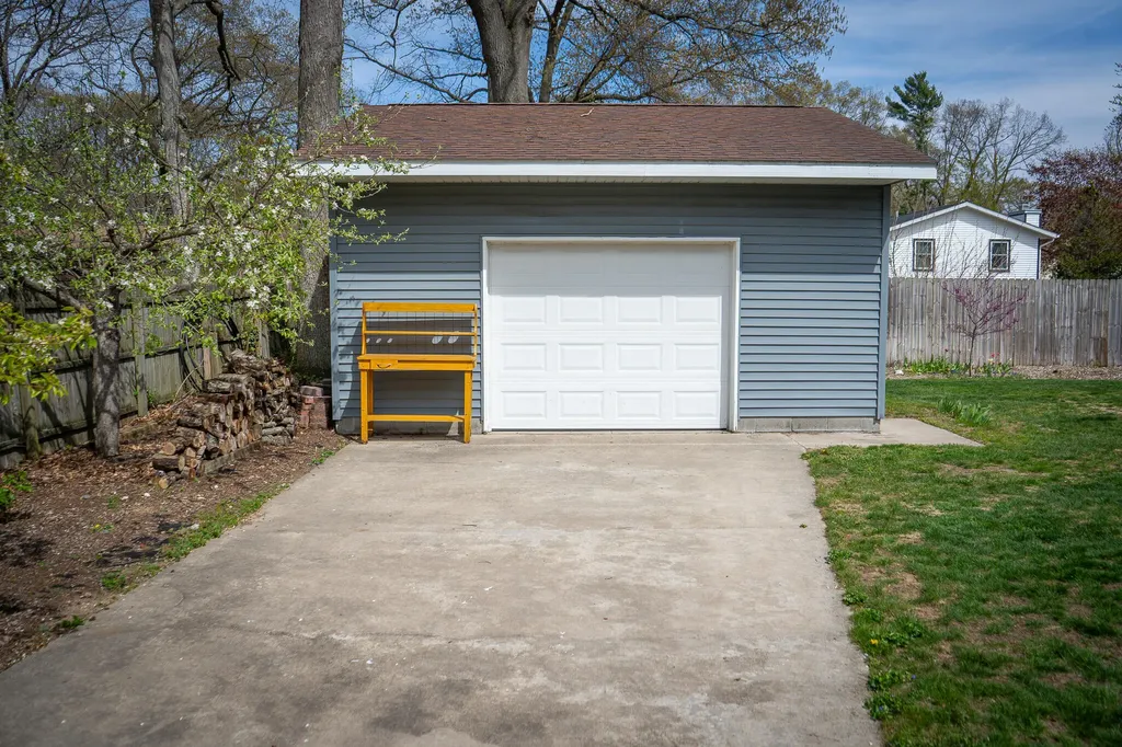1086 Ivanhoe Drive Laketon Township MI 49445