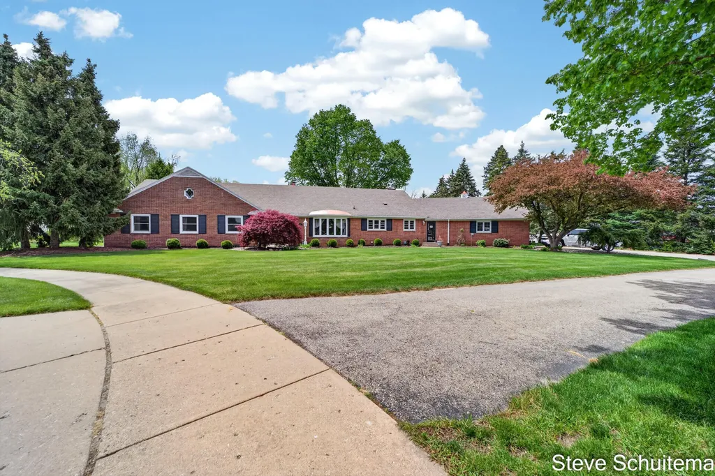 3109 S Bluff Court Hudsonville City MI 49426
