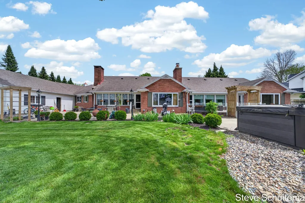 3109 S Bluff Court Hudsonville City MI 49426