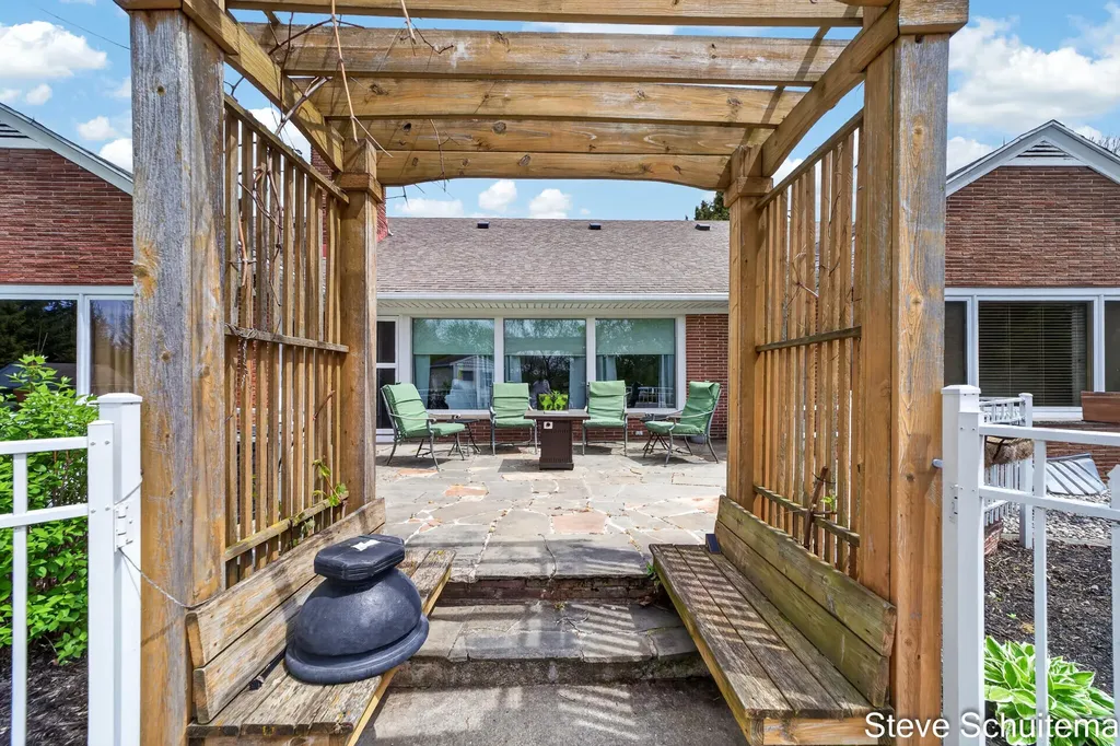 3109 S Bluff Court Hudsonville City MI 49426