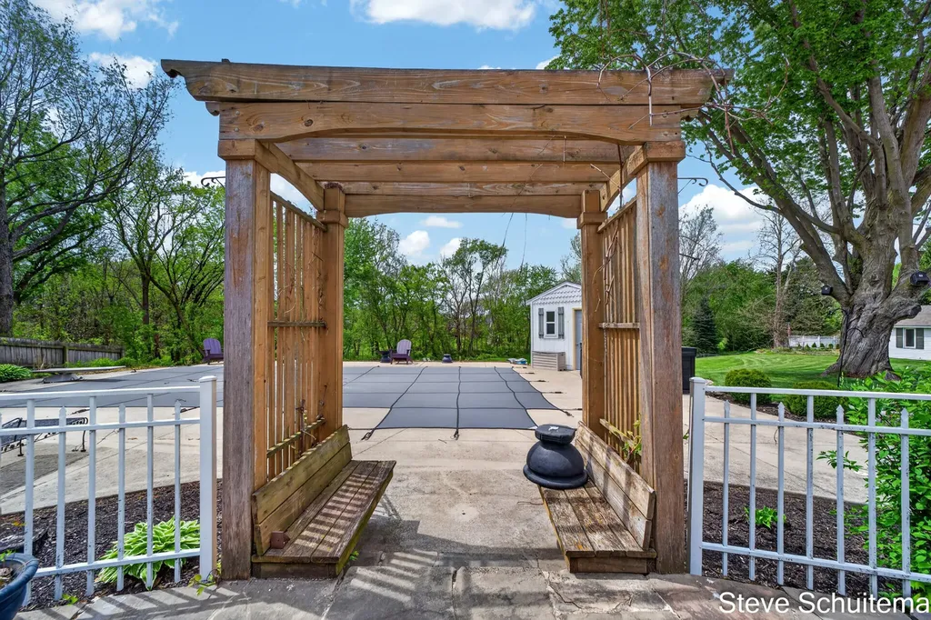 3109 S Bluff Court Hudsonville City MI 49426